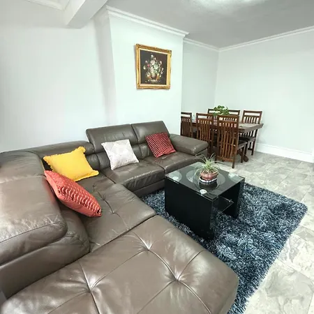 Two Bedrooms Newly Refurbished Flat In Hendon Central